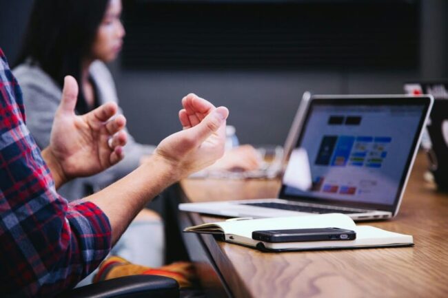 Cómo organizar un debate online con foros en Moodle Centros